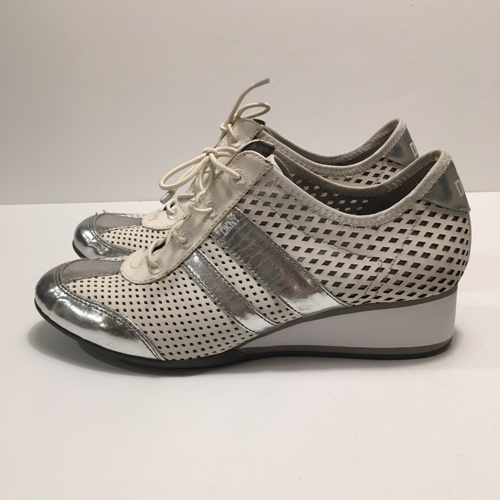 RAINA DKNY SILVER & WHITE WEDGE TENNIS SHOE SZ 10